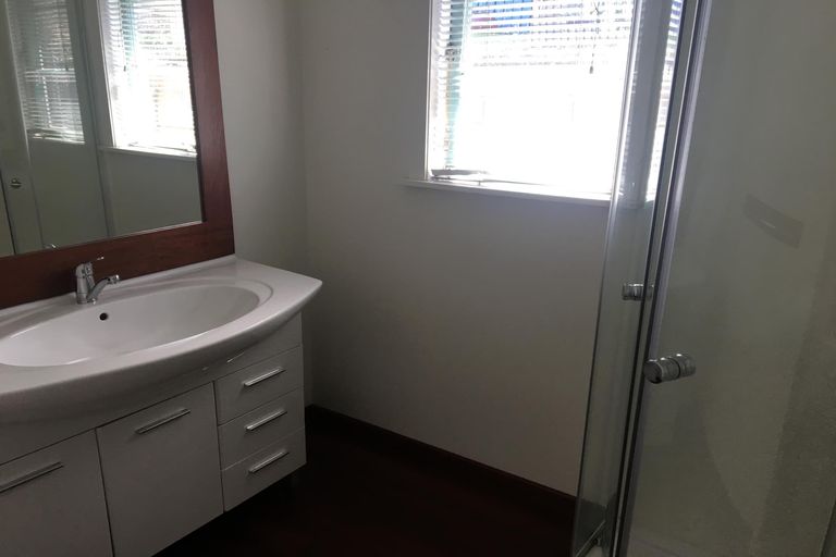 Photo of property in 25 Shortland Street, Regent, Whangarei, 0112