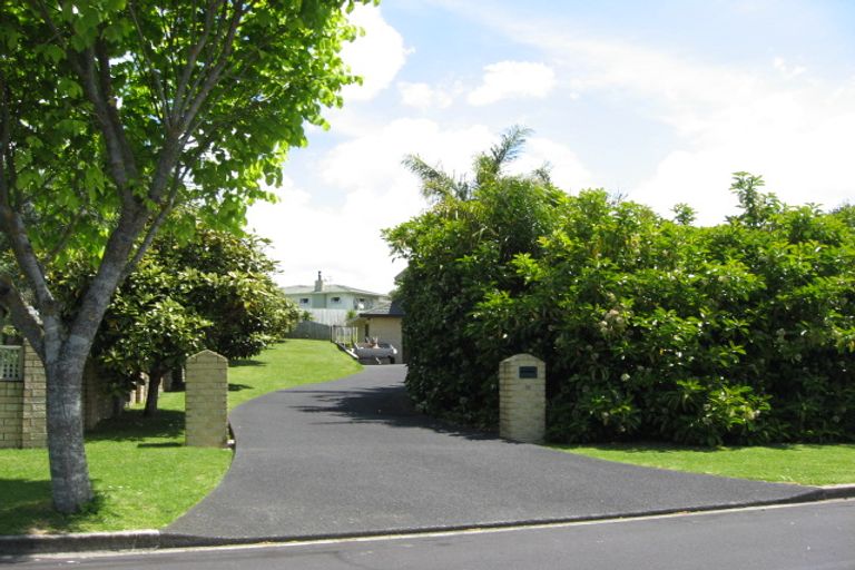 Photo of property in 12 Sunny Crescent, Huapai, Kumeu, 0810