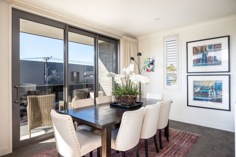 Photo of property in 12 Autere Street, Strandon, New Plymouth, 4312