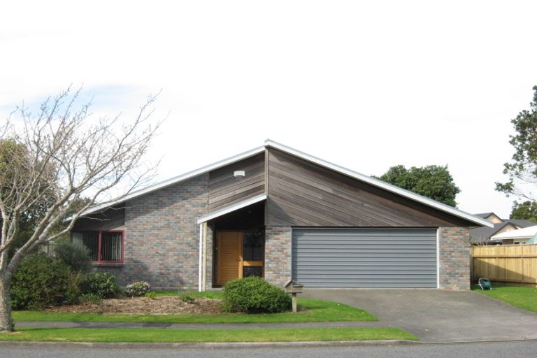 Photo of property in 15 Kinross Drive, Merrilands, New Plymouth, 4312