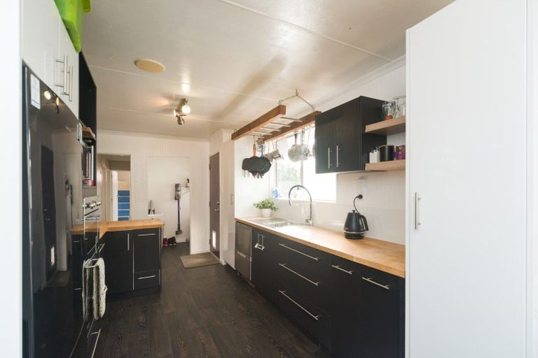 Photo of property in 16 Kowhai Street, Tokomaru, Palmerston North, 4474