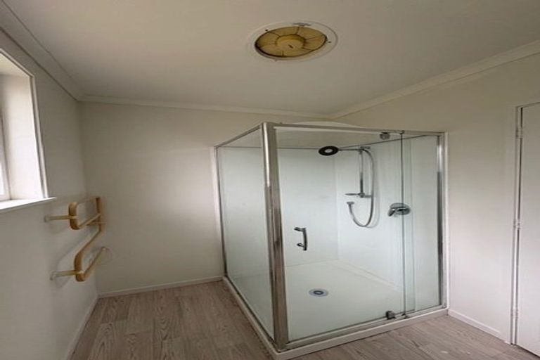 Photo of property in 12 Sullivan Avenue, Mangere Bridge, Auckland, 2022