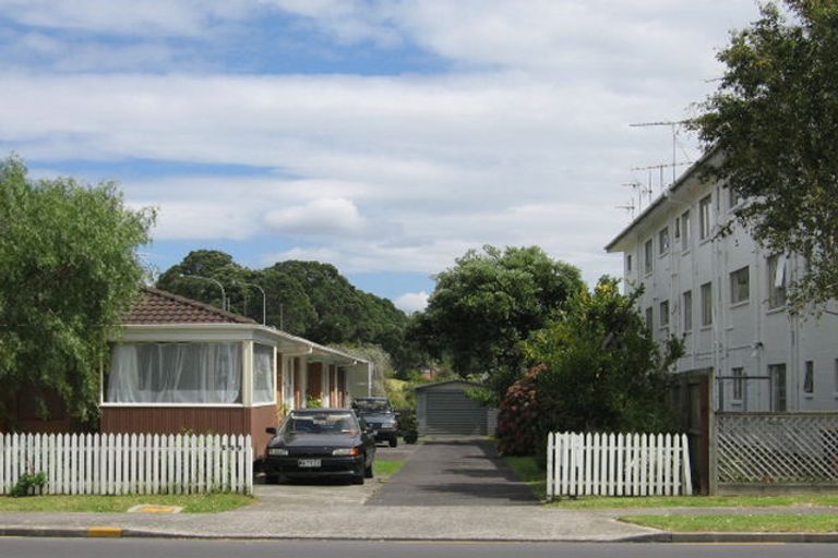 Photo of property in 1/760 Beach Road, Browns Bay, Auckland, 0630