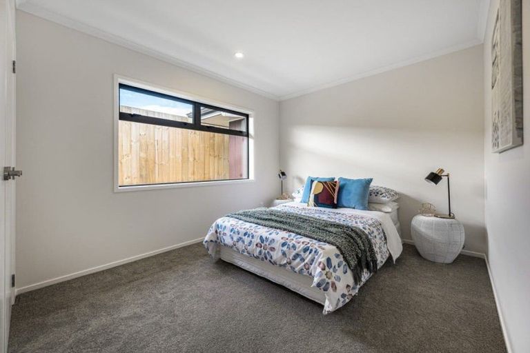 Photo of property in 18 Okohaka Avenue, Glenbrook, 2681