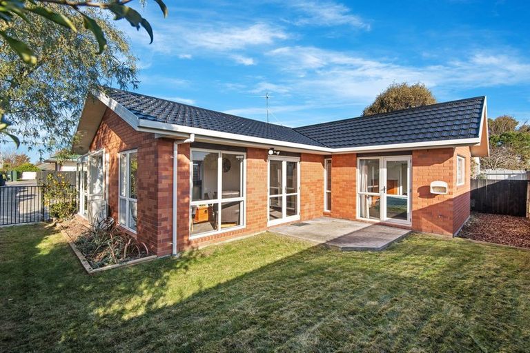 Photo of property in 2/111 Harris Crescent, Papanui, Christchurch, 8053