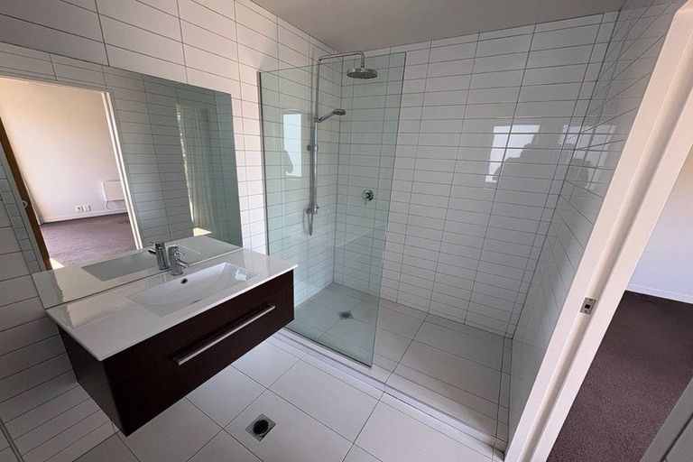 Photo of property in 10/3 Severn Street, Island Bay, Wellington, 6023