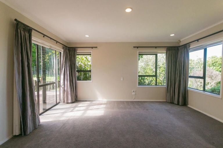 Photo of property in 3 Cairnbrae Court, Northcross, Auckland, 0632