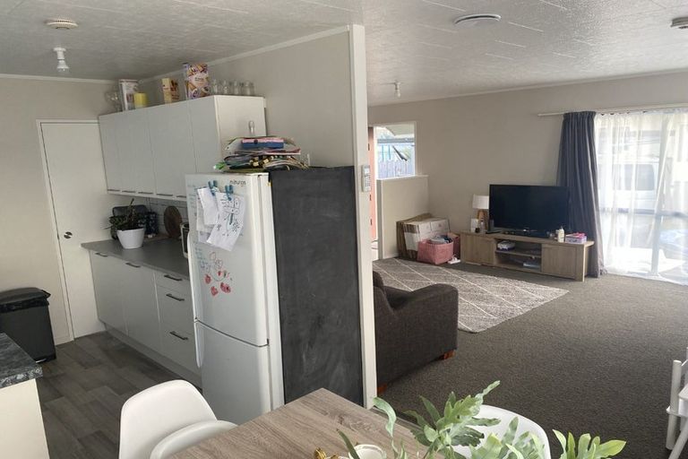 Photo of property in 37 Riverton Drive, Randwick Park, Auckland, 2105