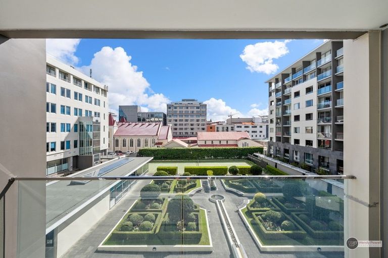 Photo of property in Sanctum Apartment, 10 Ebor Street, Te Aro, Wellington, 6011