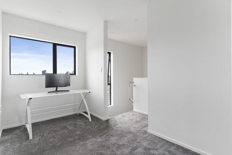 Photo of property in 1/68 Smythe Road, Henderson, Auckland, 0612