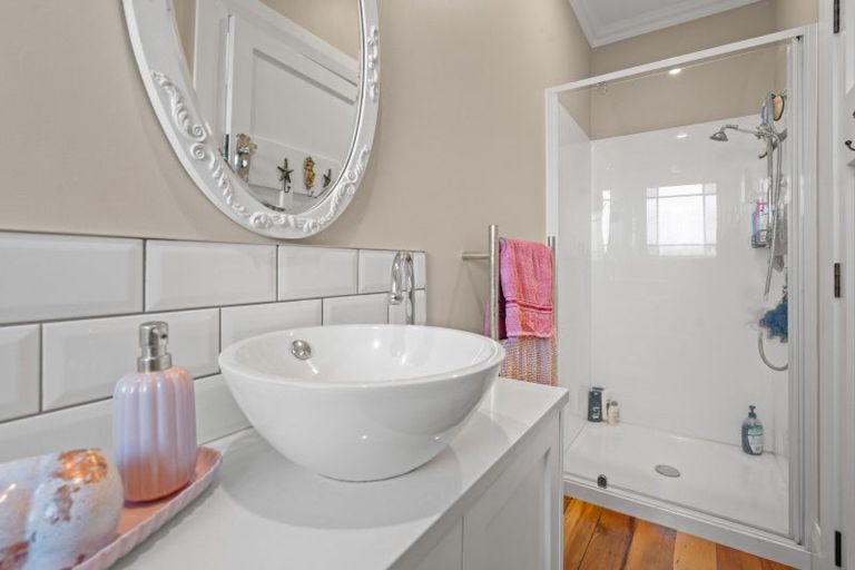 Photo of property in 260-262 High Street North, Carterton, 5713