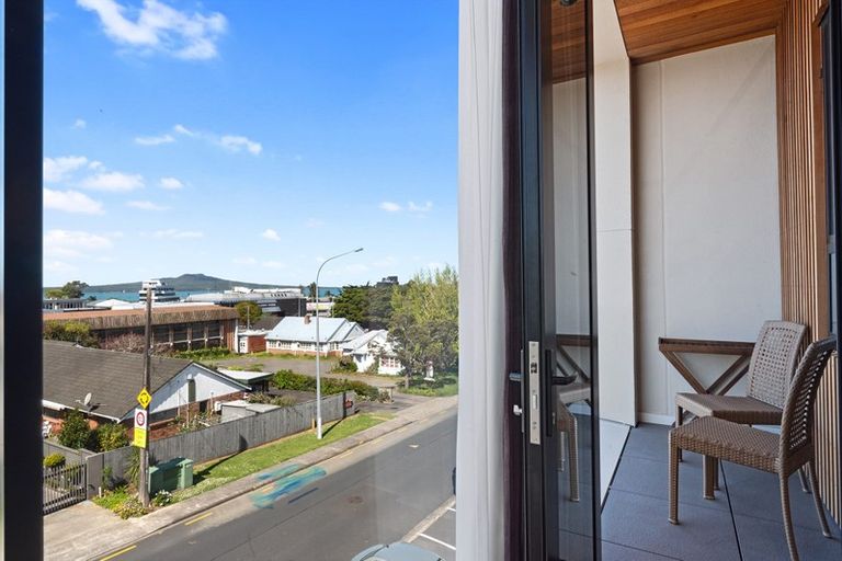 Photo of property in 2b The Terrace, Takapuna, Auckland, 0622