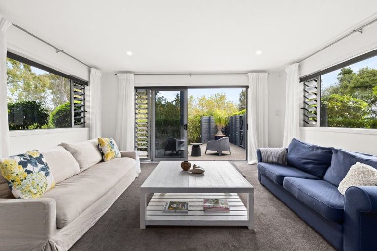 Photo of property in 8 Hikanui Drive, Havelock North, 4130