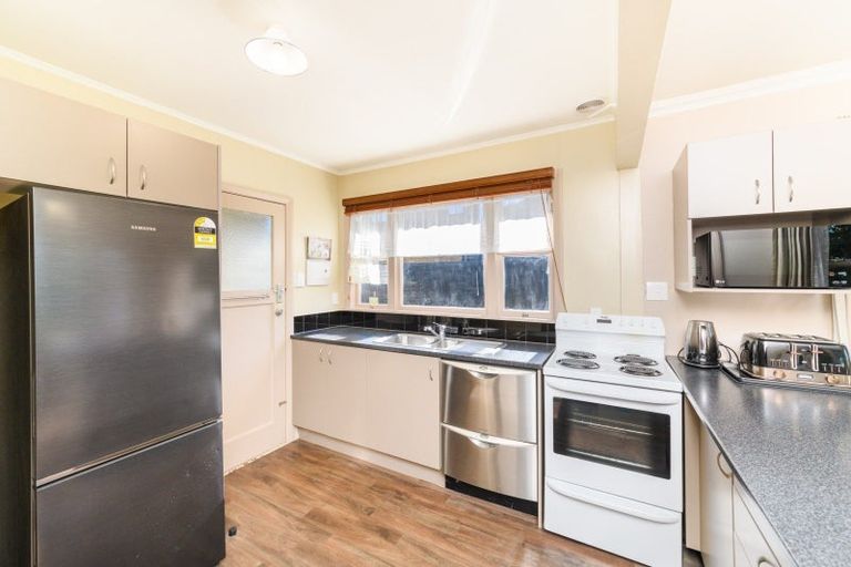 Photo of property in 2a Lowestoft Place, West End, Palmerston North, 4412