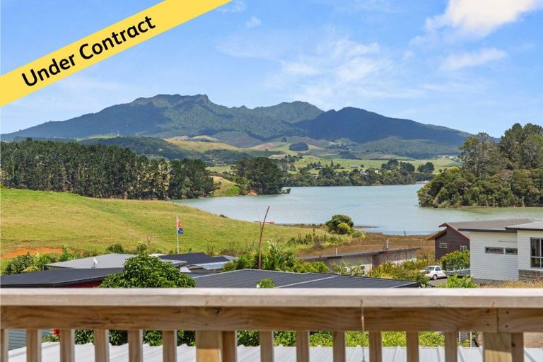Photo of property in 6 Te Whare Hauora Place, Raglan, 3225