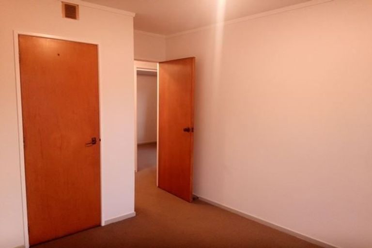 Photo of property in 2/21 Gloaming Place, Conifer Grove, Takanini, 2112