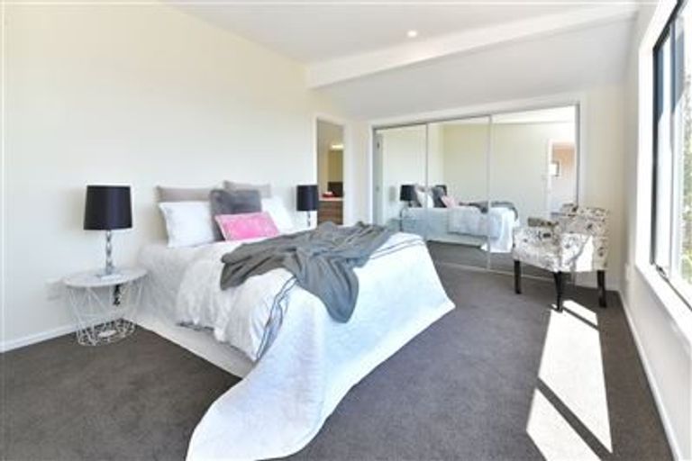 Photo of property in 1376 Whangaparaoa Road, Army Bay, Whangaparaoa, 0930