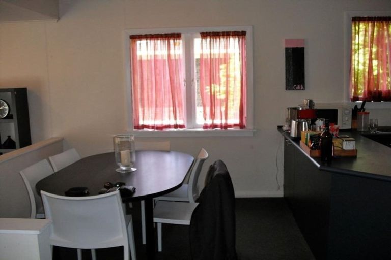 Photo of property in 32 Tirimoana Road, Te Atatu South, Auckland, 0602