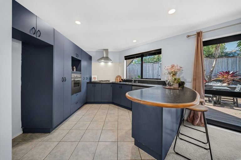 Photo of property in 11 Cognac Place, Henderson, Auckland, 0612