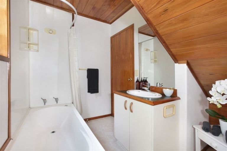 Photo of property in 131b Edmonton Road, Te Atatu South, Auckland, 0610