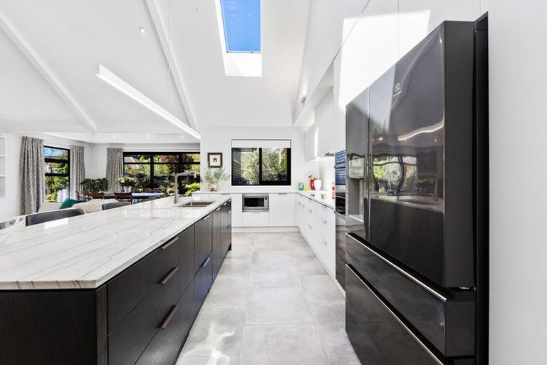 Photo of property in 17 Lees Road, Strowan, Christchurch, 8052