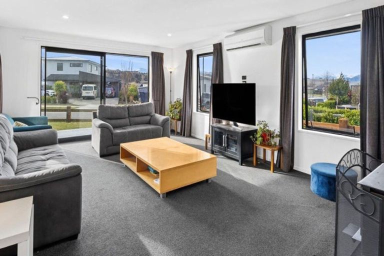 Photo of property in 40 Marbleleaf Lane, Albert Town, Wanaka, 9305