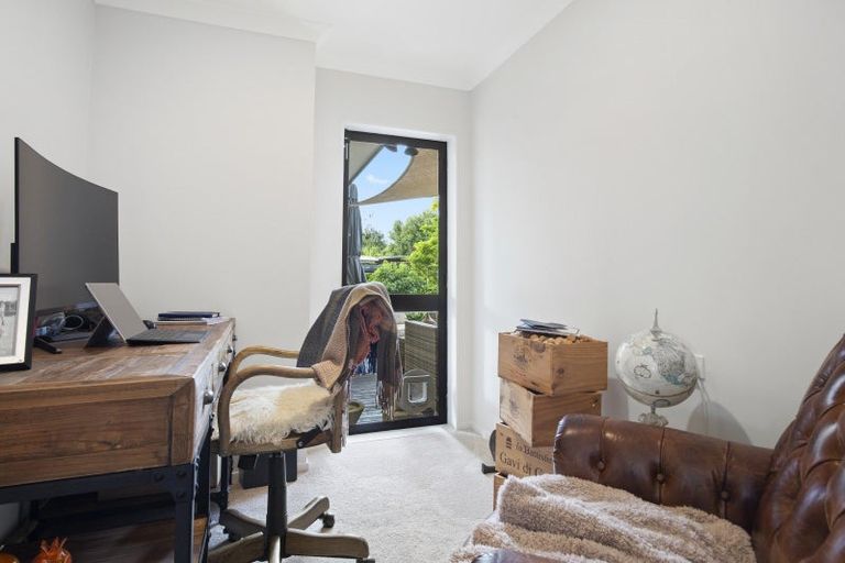 Photo of property in 36 Edgewater Parade, Waiuku, 2123