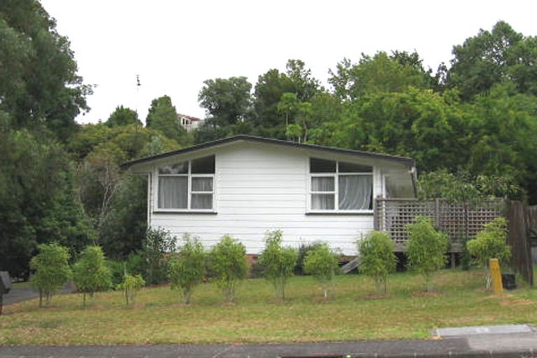 Photo of property in 24 Sequoia Place, Sunnynook, Auckland, 0620
