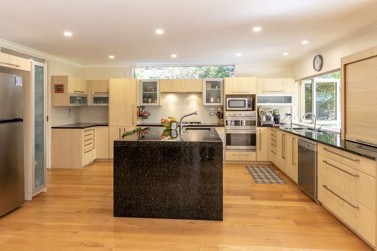 Photo of property in 40 Saint Andrews Square, Strowan, Christchurch, 8052