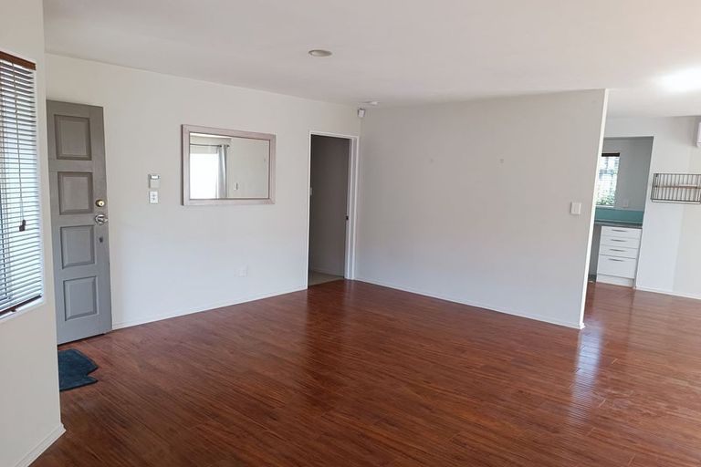 Photo of property in 1 Jay Court, Botany Downs, Auckland, 2010