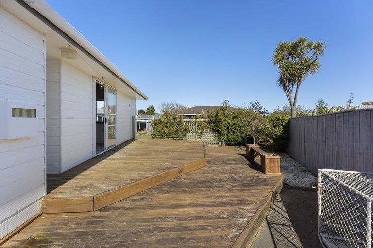 Photo of property in 20 Peppertree Glade, Kelvin Grove, Palmerston North, 4414