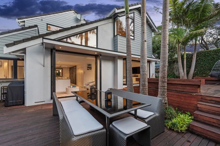 Photo of property in 1/8 The Esplanade, Campbells Bay, Auckland, 0630