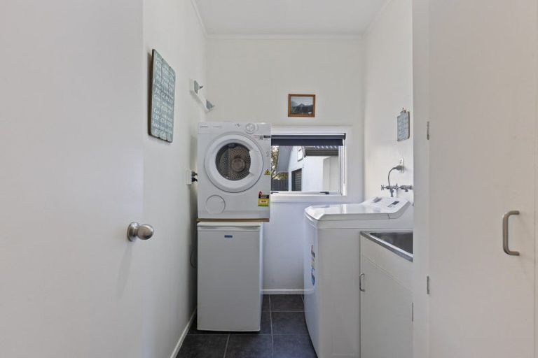 Photo of property in 25a Paynters Avenue, Strandon, New Plymouth, 4312