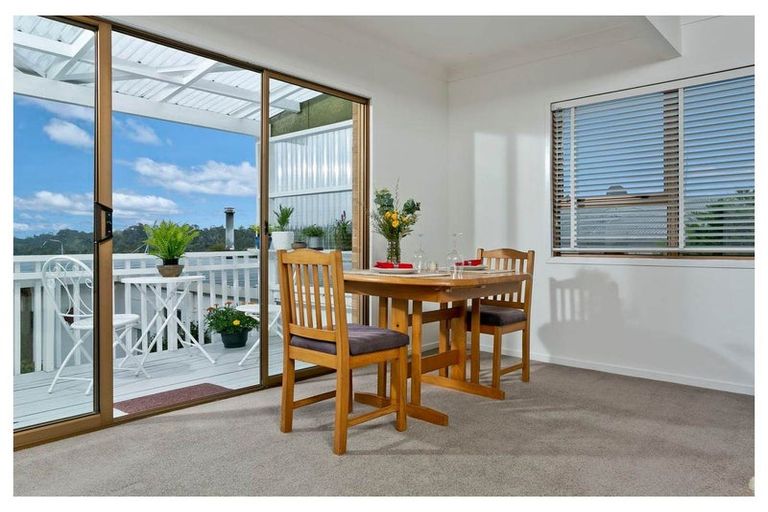 Photo of property in 1/4 Lynn Road, Bayview, Auckland, 0629