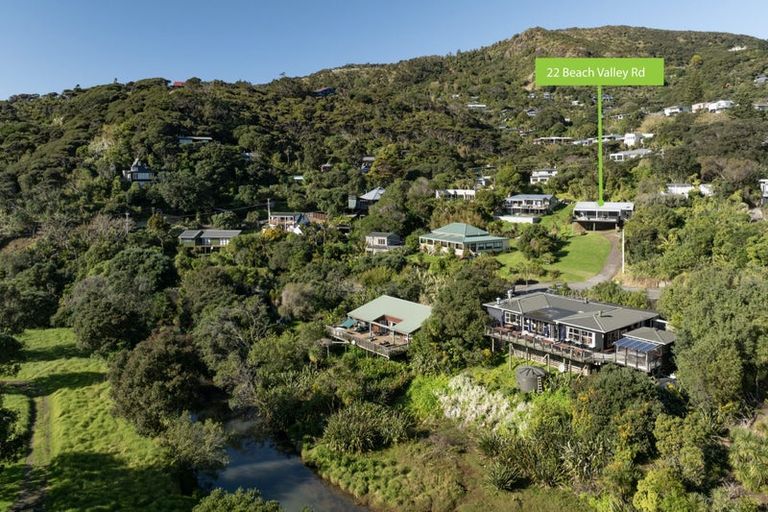 Photo of property in 22 Beach Valley Road, Piha, 0772