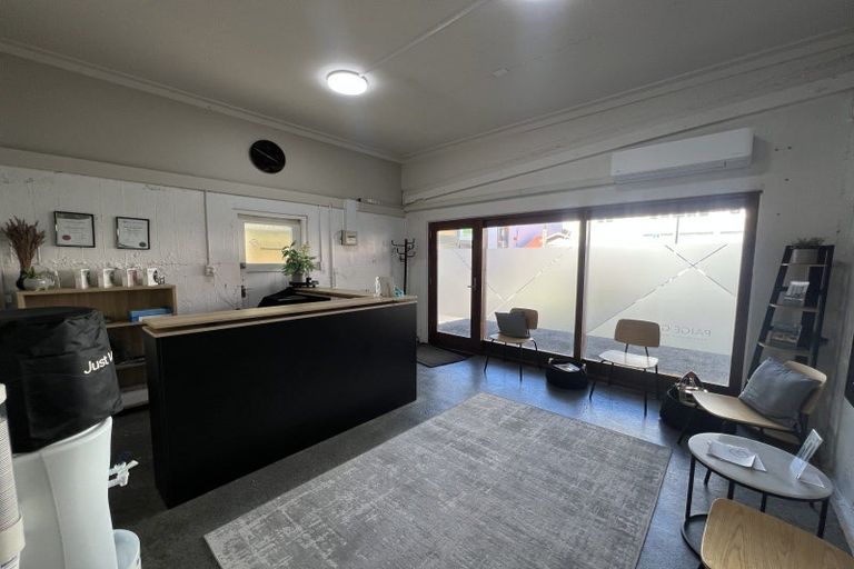 Photo of property in 126 The Parade, Island Bay, Wellington, 6023