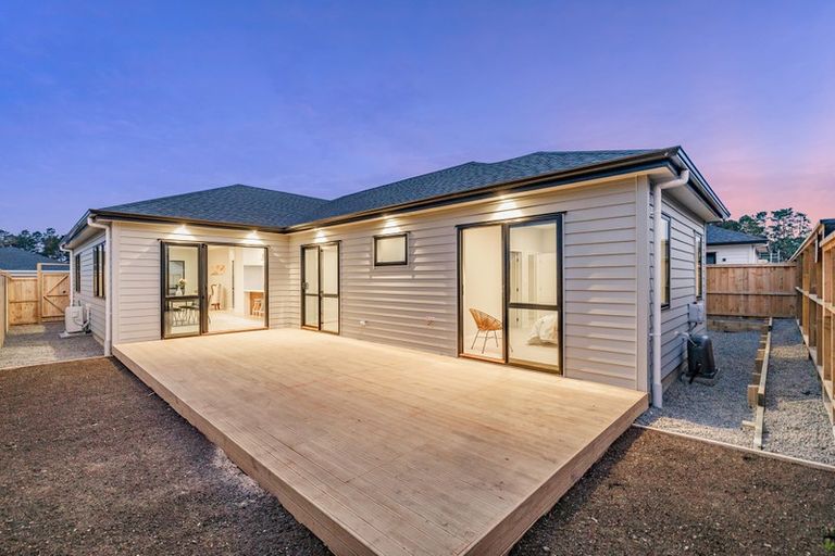 Photo of property in 15 Ropere Street, Kumeu, 0810