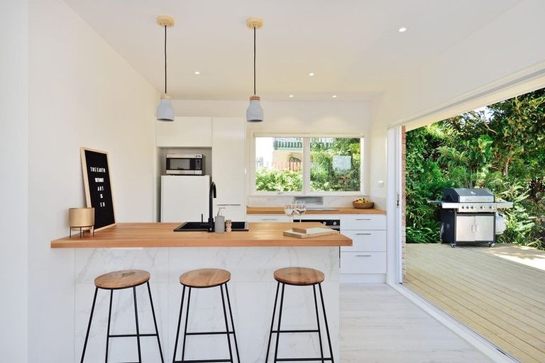 Photo of property in 2/40a Blakeborough Drive, Forrest Hill, Auckland, 0620