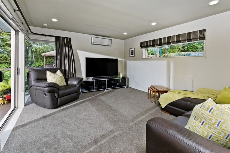 Photo of property in 14 Waipuia Place, Greenhithe, Auckland, 0632