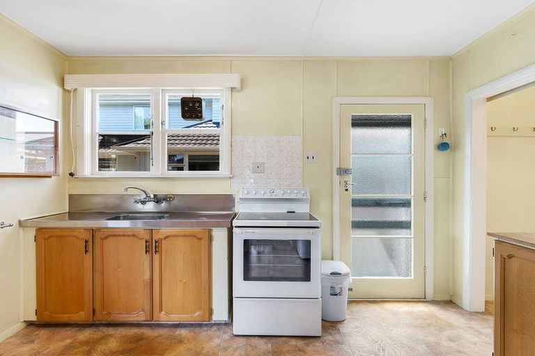 Photo of property in 5 Courtenay Road, Heretaunga, Upper Hutt, 5018