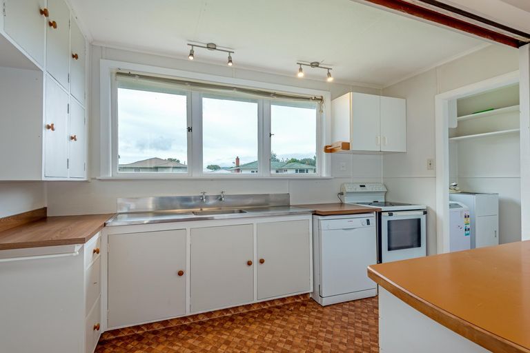 Photo of property in 11 Galway Avenue, Hokowhitu, Palmerston North, 4410