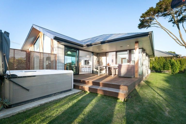 Photo of property in 17 Riverside Place, Katikati, 3129