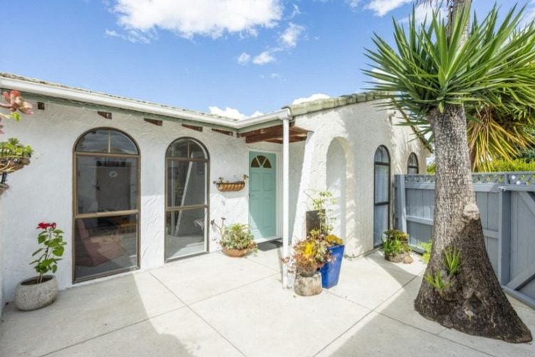 Photo of property in 75a Avondale Road, Taradale, Napier, 4112