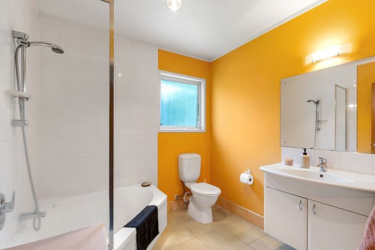 Photo of property in 15 Robbies Road, Shelly Park, Auckland, 2014