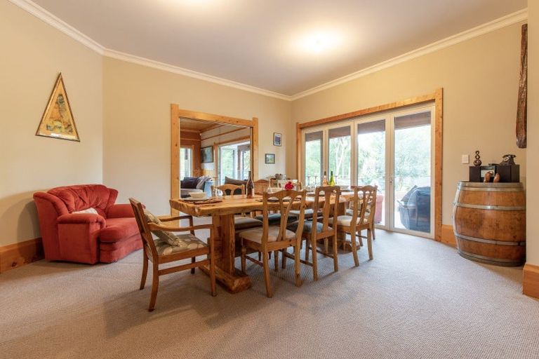 Photo of property in 2383 State Highway 2, Waipukurau, 4200