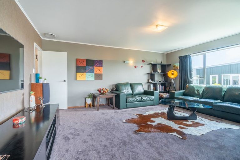 Photo of property in 5 Hillview Crescent, Paparangi, Wellington, 6037