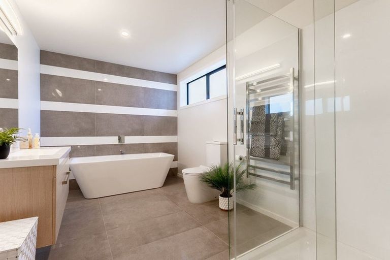 Photo of property in 21 Ferndale Drive, Waikanae, 5036
