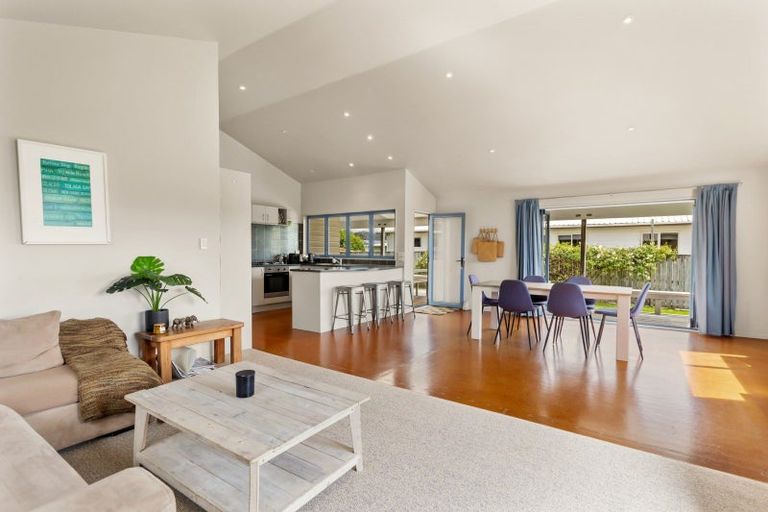 Photo of property in 15 The Crowsnest, Cooks Beach, Whitianga, 3591