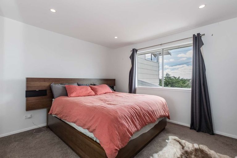 Photo of property in 1/16 Stanley Road, Glenfield, Auckland, 0629