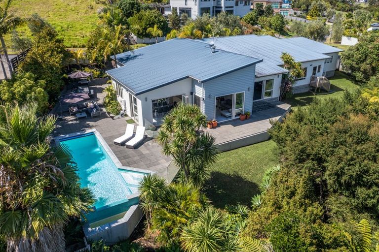 Photo of property in 29 Schopolo Place, Schnapper Rock, Auckland, 0632